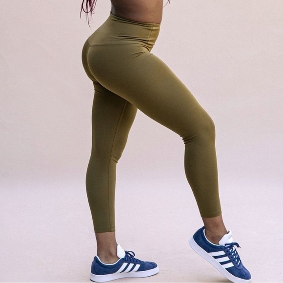 Girlfriend Collective FLOAT Ultralight 7/8 Legging Fern Olive Green Large - Picture 2 of 11